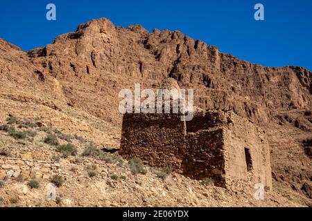 Alto Atlante, Marocco. 23 febbraio 2020. Pietra marabona in montagna deserto il 23 febbraio 2020 in Alto Atlante, Marocco. Foto Stock