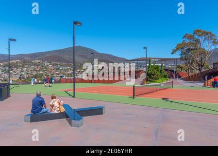 HOBART, AUSTRALIA, 22 FEBBRAIO 2020: Campo da tennis a MONA – Museo di arte antica e nuova a Hobart, Australia Foto Stock