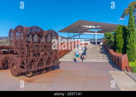 HOBART, AUSTRALIA, 22 FEBBRAIO 2020: Installazioni d'arte all'aperto a MONA – Museum of Old An New Art in Hobart, Australia Foto Stock