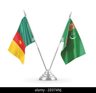 Bandiere da tavolo del Turkmenistan e del Camerun isolate su sfondo bianco 3D rendering Foto Stock