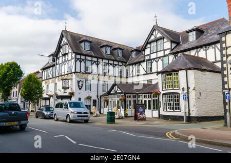 Bala; Regno Unito: 20 settembre 2020: Il White Lion Royal Hotel è una locanda costruita nel 1752.gestito da produttori di birra Brains, l'edificio incorpora un ristorante, Foto Stock