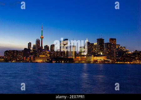 Vista in prima serata del centro di Toronto Foto Stock