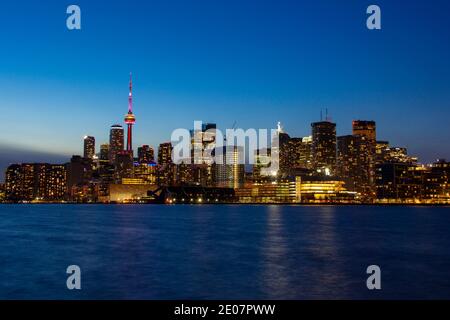 Vista in prima serata del centro di Toronto Foto Stock