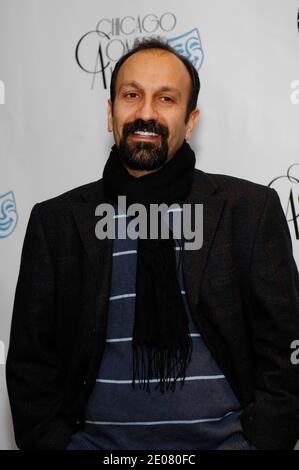 Parlando attraverso un interprete, Asghar Farhadi (a sinistra) ha accettato il premio per il miglior film straniero, 'A Separation', che ha diretto durante il 23° annuale Chicago Film Critics Awards presso la Broadway Playhouse at Water Tower Place a Chicago, il, USA, il 07 gennaio 2012. Foto di Cindy Barrymore/ABACAPRESS.COM Foto Stock