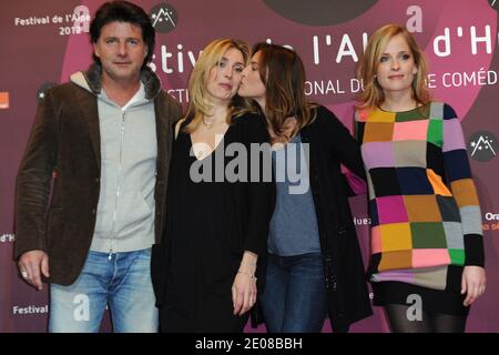 Philippe Lellouche, Julie Gayet, Vanessa Demouy e Julie Bernard in posa alla fotocellula 'la Clinique De l'Amour' nell'ambito del quindicesimo Festival della Commedia di Alpe d'Huez tenutosi il 18 gennaio 2012 all'Alpe d'Huez, in Francia. Foto di Charriau-Marechal/ABACAPRESS.COM Foto Stock