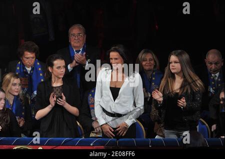 Principessa Caroline della figlia di Hannover Principessa Alexandra di Hannover, figlia della Principessa Stephanie Pauline Ducruet, Principessa Stephanie di Monaco, figlia della Principessa Stephanie Camille Gottlieb partecipa all'apertura del 36° Festival Internazionale del Circo di Monte-Carlo a Monte-Carlo, Monaco, il 21 gennaio 2012. Foto piscina di Charly Gallo/Monaco Press Center/ABACAPRESS.COM Foto Stock