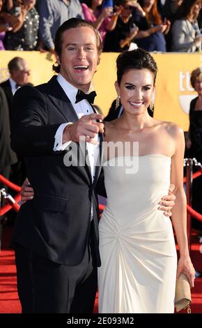 Armie Hammer ed Elizabeth Chambers partecipano al diciottesimo premio annuale degli attori della Gilda (SAG) tenutosi presso il Shrine Auditorium di Los Angeles, CA il 29 gennaio 2012. Foto di Lionel Hahn/ABACAPRESS.COM Foto Stock