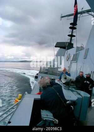 AJAXNETPHOTO. 1 MAGGIO 2008, LARGS, SCOZIA. - IL NUOVO CACCIATORPEDINIERE TIPO 45, AUDACE (NON ANCORA HMS), IN FASE DI PROVA IN MARE, SI INCLINA IN UNA CURVA STRETTA. PHOTO:JONATHAN EASTLAND/AJAX REF:G80105 10704 Foto Stock