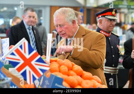 S.A.R. il Principe Carlo e Camilla Duchessa di Cornovaglia durante un Visita al mercato di Leicester Foto Stock