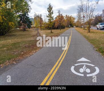 Prince's Island Park, paesaggio autunnale nel centro di Calgary, Alberta, Canada. Foto Stock