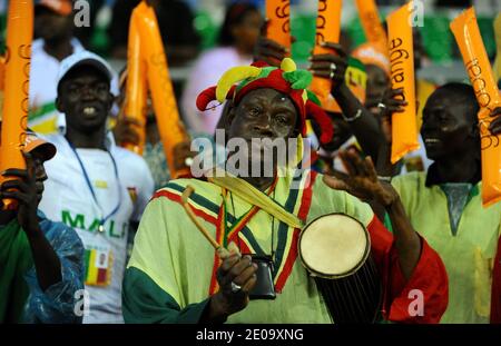 Tifosi e sostenitori del Mali durante la Coppa Africana delle Nazioni 2012, Semifinale, Mali vs Costa d'Avorio allo stade de l'amitie di Libreville, Gabon, l'8 febbraio 2012. Costa d'Avorio ha vinto 1-0. Foto di ABACXAPRESS.COM Foto Stock