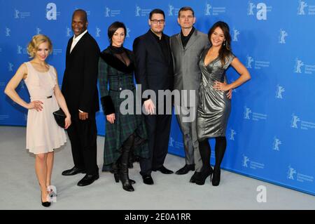 Gli attori Julia Dietze, Christopher Kirby, Stephanie Paul, Timo Vuorensola, Goetz otto e Peta Sergeant partecipano alla fotocellula 'Iron Sky' per il 62° Festival Internazionale del Cinema di Berlino, 11 febbraio 2012. La 62a Berlinale si svolge dal 09 al 19 febbraio. Foto di Aurore Marechal/ABACAPRESS.COM Foto Stock