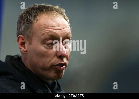 Swansea, Regno Unito. 30 dicembre 2020. Steve Cooper, il capo allenatore/manager di Swansea City guarda sopra. EFL Skybet Championship, Swansea City v Reading al Liberty Stadium di Swansea mercoledì 30 dicembre 2020. Questa immagine può essere utilizzata solo per scopi editoriali. Solo per uso editoriale, è richiesta una licenza per uso commerciale. Nessun utilizzo nelle scommesse, nei giochi o nelle pubblicazioni di un singolo club/campionato/giocatore. pic di Andrew Orchard/Alamy Live News Foto Stock