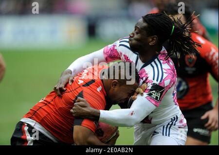 Paul Sackey di Stade Francais combatte con Steffon Armitage di Tolone durante la Top 14 Rugby match francese, Stade Francais vs Toulon a Stade de France, Saint-Denis vicino a Parigi, Francia, il 18 febbraio 2012. La partita si è conclusa con un sorteggio di 19-19. Foto di Henri Szwarc/ABACAPRESS.COM Foto Stock