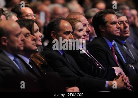 Presidente dell'Assemblea nazionale francese Bernard Accoyer, Ministro degli affari esteri alain Juppe, primo Ministro Francois Fillon, prima Signora Carla Bruni-Sarkozy, Segretario generale dell'UMP, Jean-Francois Cope, portavoce della Campagna del Presidente francese e candidato alle elezioni presidenziali del 2012 Nicolas Sarkozy, E il ministro francese dell'ecologia e della sostenibilità Nathalie Kosciusko-Morizet, Brice Hortefeux, Renaud Muselier e Henri Guaino sono stati raffigurati come presidente francese e candidato dell'Unione per un movimento popolare (UMP) per le elezioni presidenziali del 2012 Nicolas Sarkozy ha pronunciato un discorso durante una campagna Foto Stock