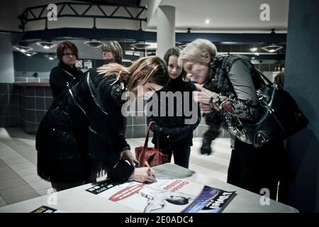 EXCLUSIVE - Clotilde Courau backstage prima del suo concerto a Varces-Allieres-et-Risset, Izere, Francia il 18 febbraio 2012. Foto di Daniel Giry/ABACAPRESS.COM Foto Stock