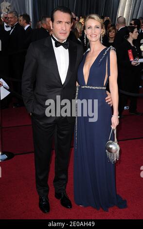 Jean Dujardin e Alexandra Lamy arrivano all'84° Premio annuale dell'Accademia, tenutosi presso il Kodak Theatre di Los Angeles, CA, USA il 26 febbraio 2012. Foto di Lionel Hahn/ABACAPRESS.COM Foto Stock