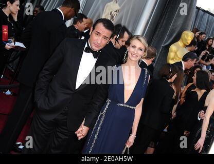 Jean Dujardin e Alexandra Lamy arrivano all'84° Premio annuale dell'Accademia, tenutosi presso il Kodak Theatre di Los Angeles, CA, USA il 26 febbraio 2012. Foto di Lionel Hahn/ABACAPRESS.COM Foto Stock