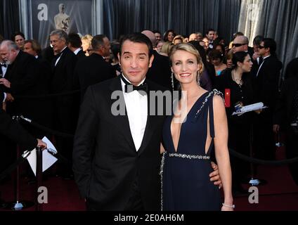 Jean Dujardin e Alexandra Lamy arrivano all'84° Premio annuale dell'Accademia, tenutosi presso il Kodak Theatre di Los Angeles, CA, USA il 26 febbraio 2012. Foto di Lionel Hahn/ABACAPRESS.COM Foto Stock