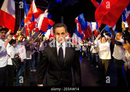 Il presidente francese e il partito al governo francese UMP candidato alle elezioni presidenziali francesi del 2012 Nicolas Sarkozy arriva a una riunione di campagna nella città sudoccidentale di Bordeaux, in Francia, il 3 marzo 2012. Foto di Collet/Pool/ABACAPRESS.COM Foto Stock