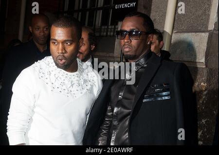 Kanye West (L) e Sean P. Diddy Combs in arrivo per la mostra Givenchy Autunno-Inverno 2012-2013 Collezione Ready-to-Wear tenutasi a Lyce Carnot a Parigi, Francia, il 4 marzo 2012. Foto di Nicolas Genin/ABACAPRESS.COM Foto Stock