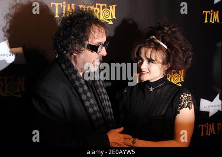 Tim Burton e sua moglie Helena Bonham-carter arrivarono al cocktail di lancio della mostra Tim Burton al Cinematheque Francaise di Parigi, Francia, il 5 marzo 2012. Foto di Giancarlo Gorassini/ABACAPRESS.COM Foto Stock