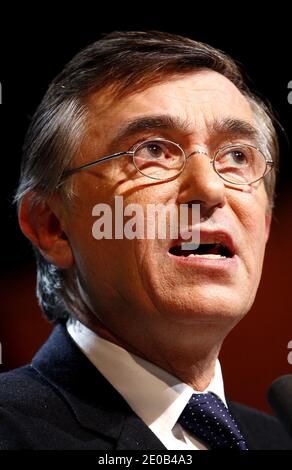 Philippe Douste-Blazy alla riunione della campagna del presidente del partito del centrista del modem e candidato alle elezioni presidenziali francesi del 2012, Francois Bayrou a Tolosa, Francia, il 10 marzo 2012. Foto di Patrick Bernard/ABACAPRESS.COM Foto Stock