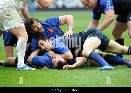 Morgan Parra e Lionel Nallet in Francia durante il torneo Rugby RBS 6 Nations , Francia contro Inghilterra, a St-Denis, Francia, l'11 marzo 2012. L'Inghilterra ha vinto il 24-22. Foto di Henri Szwarc/ABACAPRESS.COM Foto Stock