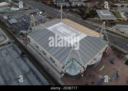 Una veduta aerea dell'Alamodome, martedì 29 dicembre 2020, a San Antonio, Texas. Foto Stock