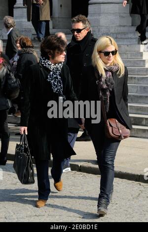 Vincent Cassel, Cecile Cassel, Anne Cassel in occasione della messa funeraria dell'attore Michel Duchaussoy al cimitero di Pere Lachaise, a Parigi, Francia, il 20 marzo 2012. Foto di Alban Wyters/ABACAPRESS.COM Foto Stock