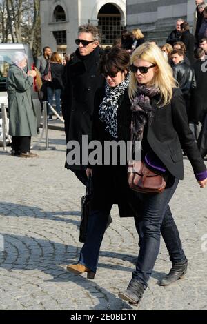 Vincent Cassel, Cecile Cassel, Anne Cassel in occasione della messa funeraria dell'attore Michel Duchaussoy al cimitero di Pere Lachaise, a Parigi, Francia, il 20 marzo 2012. Foto di Alban Wyters/ABACAPRESS.COM Foto Stock