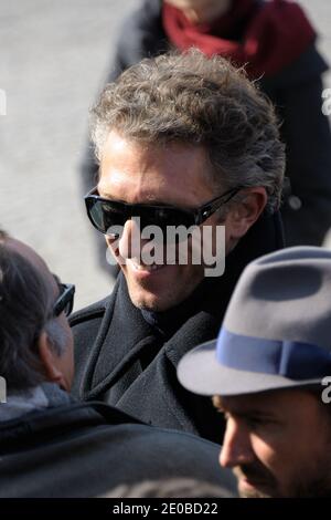 Vincent Cassel partecipa alla messa funeraria dell'attore Michel Duchaussoy al cimitero di Pere Lachaise, a Parigi, in Francia, il 20 marzo 2012. Foto di Alban Wyters/ABACAPRESS.COM Foto Stock