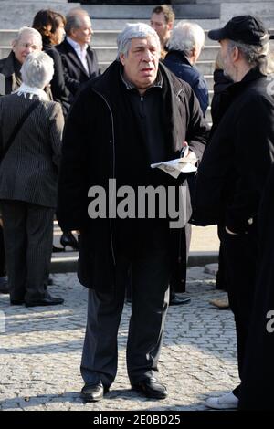 Jean-Pierre Castaldi partecipa alla messa funeraria dell'attore Michel Duchaussoy al cimitero di Pere Lachaise, a Parigi, Francia, il 20 marzo 2012. Foto di Alban Wyters/ABACAPRESS.COM Foto Stock