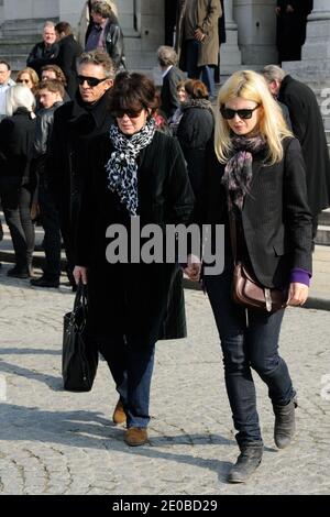 Vincent Cassel, Cecile Cassel, Anne Cassel in occasione della messa funeraria dell'attore Michel Duchaussoy al cimitero di Pere Lachaise, a Parigi, Francia, il 20 marzo 2012. Foto di Alban Wyters/ABACAPRESS.COM Foto Stock