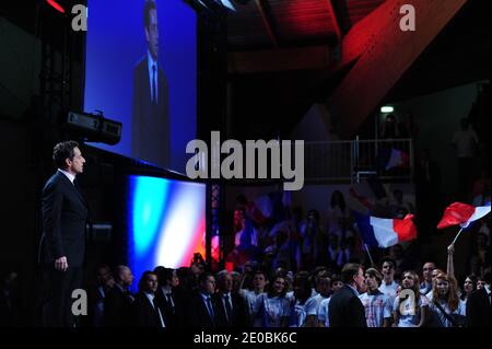 Il presidente francese in carica e il candidato al potere dell'UMP per le elezioni presidenziali del 2012 Nicolas Sarkozy viene raffigurato durante una riunione di campagna a Elancourt, in Francia, il 28 marzo 2012. Foto di Mousse/ABACAPRESS.COM Foto Stock