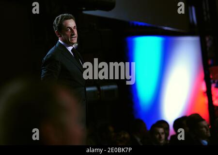 Il presidente francese in carica e il candidato al potere dell'UMP per le elezioni presidenziali del 2012 Nicolas Sarkozy viene raffigurato durante una riunione di campagna a Elancourt, in Francia, il 28 marzo 2012. Foto di Mousse/ABACAPRESS.COM Foto Stock