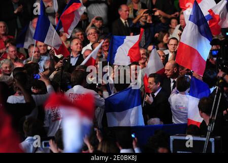 Il presidente francese in carica e candidato al potere dell'UMP per le elezioni presidenziali del 2012 Nicolas Sarkozy arriva ad una riunione di campagna a Elancourt, in Francia, il 28 marzo 2012. Foto di Mousse/ABACAPRESS.COM Foto Stock