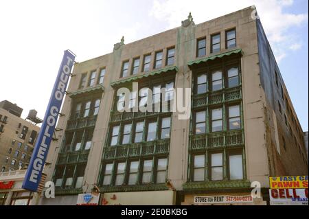 Vista del patrimonio architettonico di Harlem. Harlem è un quartiere nel quartiere di New York City di Manhattan, che sin dagli anni '20 è stato un importante centro residenziale, culturale e finanziario afroamericano. Originariamente un villaggio olandese, formalmente organizzato nel 1658, prende il nome dalla città di Haarlem nei Paesi Bassi. Harlem fu annessa a New York City nel 1873 il 28 marzo 2012 a New York City, NY, USA. Patrioine Architectural de Harlem. Harlem est un quartier du borough de Manhattan, dans la ville de New York,qui, depuis les annees 1920 a été un Grand centre residentiel, culturel et Foto Stock