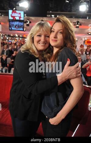 Charlotte de Turckheim e sua figlia Julia Piaton al Taping di Vivement Dimanche il 14 marzo 2012 a Parigi, Francia. Foto di Max Colin/ABACAPRESS.COM Foto Stock