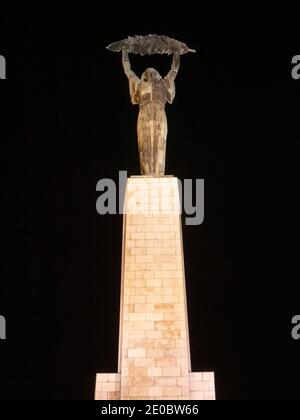 BUDAPEST, UNGHERIA - MAGGIO, 25, 2019: Vista ravvicinata della statua liberty sulla collina di gellert a budapest, ungheria Foto Stock