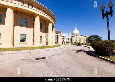 Edificio principale di Palau capitale Nazionale, Ngerulmud, Melekeok, Isola di Babeldaob, Palau, Micronesia, Oceania Foto Stock