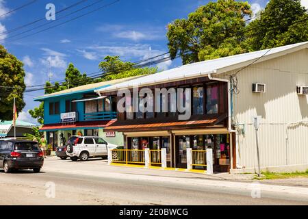 Strada principale del centro città, Isola di Koror, Koror, Palau, Micronesia, Oceania Foto Stock