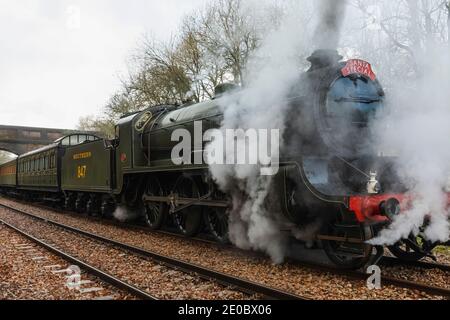 Inghilterra, East Sussex, la Bluebell Heritage Railway, Santa Special Steam Train Foto Stock