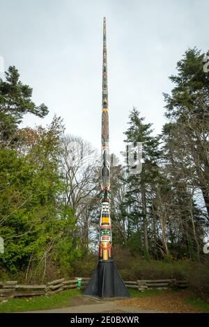 Il Beacon Hill Park Story Pole (Beacon Hill Park Totem Pole), un tempo il totem più alto del mondo a Victoria, British Columbia, Canada. Foto Stock