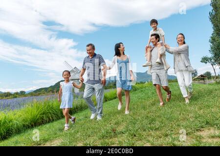 La felicità della famiglia nei sobborghi Foto Stock