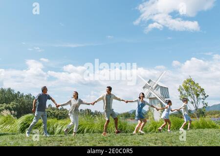 La felicità della famiglia nei sobborghi Foto Stock