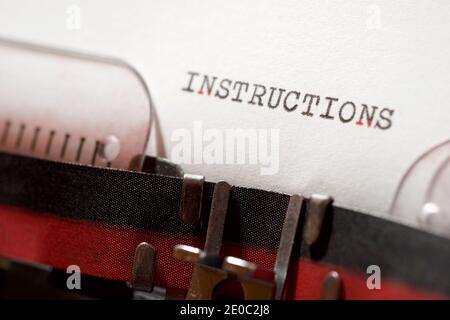 Parola di istruzioni scritta con una macchina da scrivere. Foto Stock