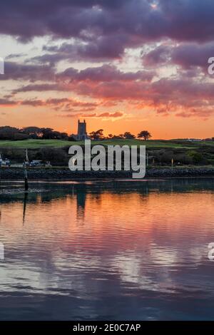 Fiume Hayle; guardando verso Lelant Church; Sunset; Cornovaglia; Regno Unito Foto Stock