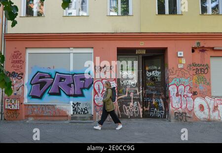 Graffiti, Wiener Strasse, Kreuzberg di Berlino, Deutschland Foto Stock