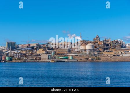 Fonderia di zinco sulla riva del fiume Derwent a Hobart, Australia Foto Stock